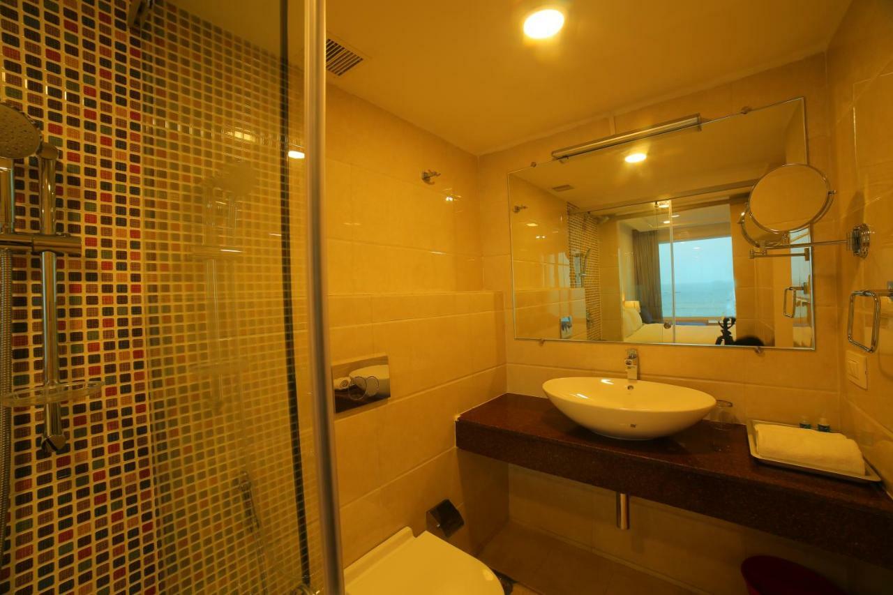 Bay View Hotel Vizag Višákhapatnam Exteriér fotografie