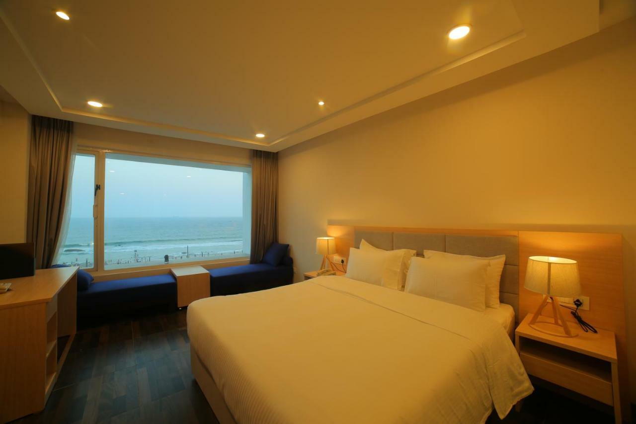 Bay View Hotel Vizag Višákhapatnam Exteriér fotografie
